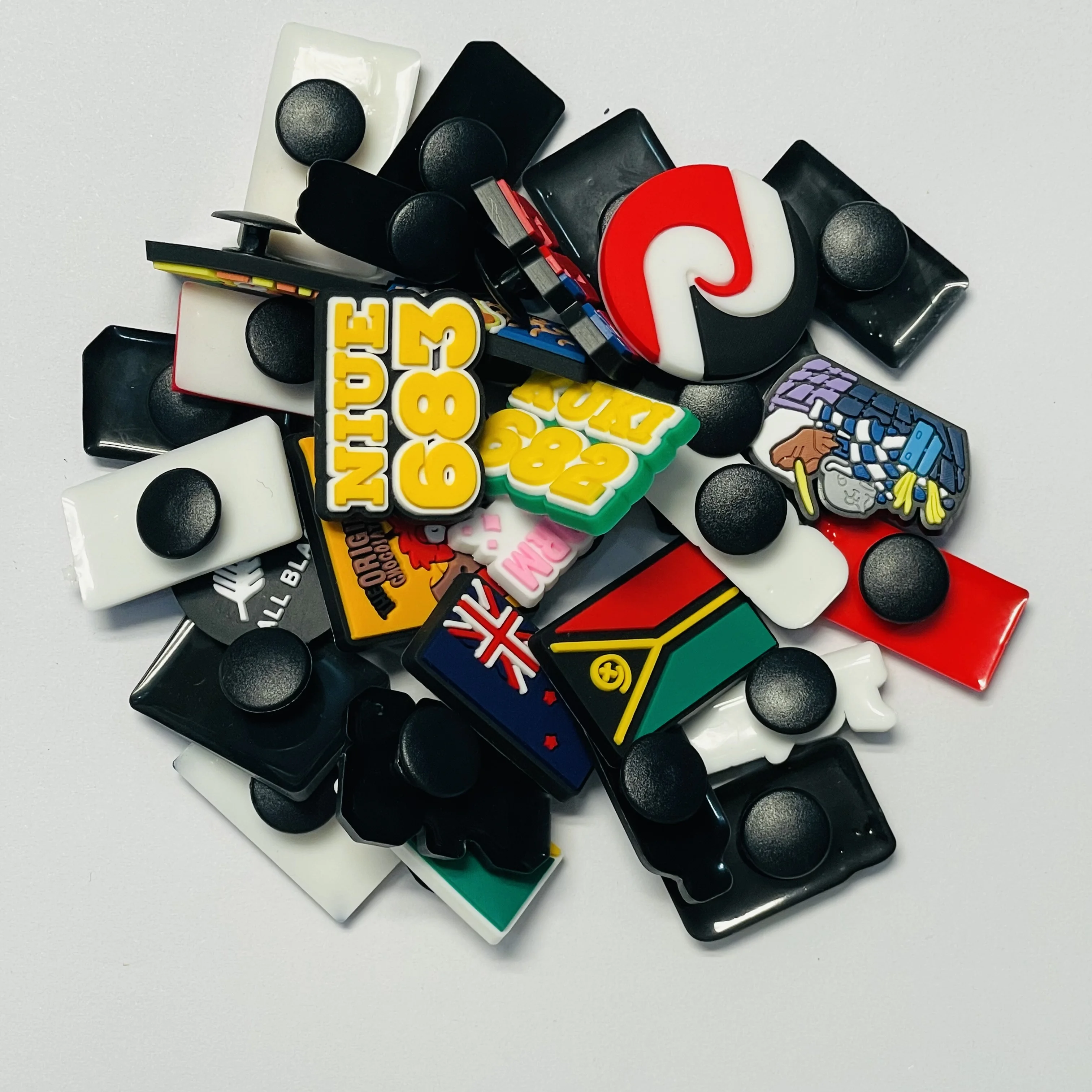 1-30PCS PVC Shoe Charms Flag Feather Drink Beef Buckle Clog Fit Wristbands Garden Sandals Shoes Ornaments Accessories Kid Gift