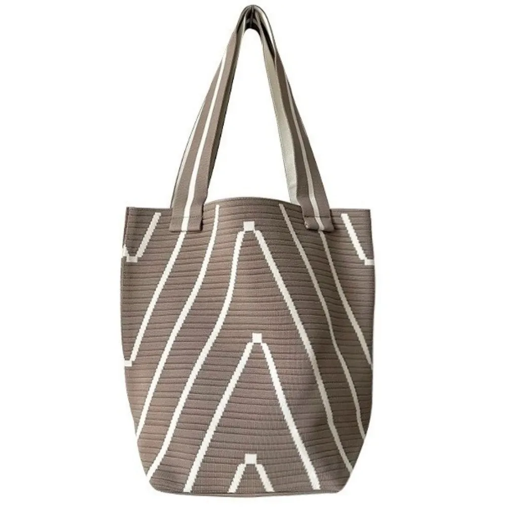 

Large Capacity Triangle Wave Shoulder Bag Striped Pattern Commute Knitted Underarm Bag Handbag Korean Style Open Tote Bag Girls