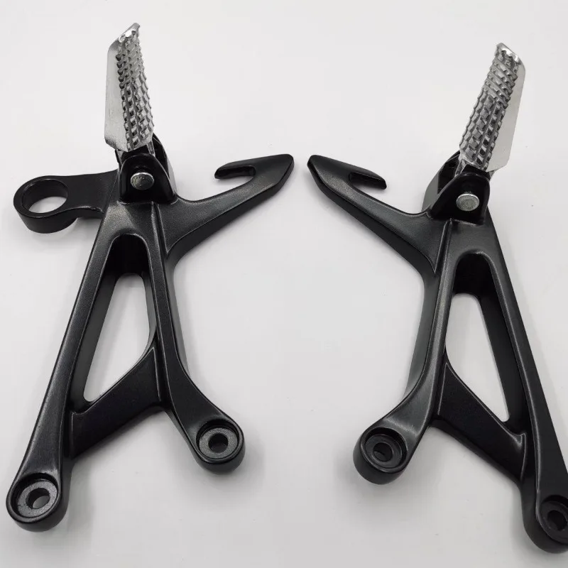 Suitable for Su-zu-ki GSX250R Motorcycle Rear Footrest Bracket Assembly, Left and Right Foot Pedal Triangular Plates