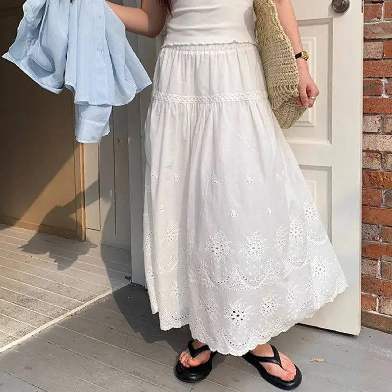 Francuska delikatna haftowana koronkowa długa spódnica damska 2025 Wiosna Lato Wszechstronne duże spódnice z wysokim stanem Nowość