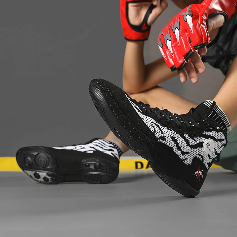 Zapatos de lucha y boxeo profesionales para hombre, entrenamiento transpirable de malla interior, zapatos de lucha ligeros, tallas 40-46