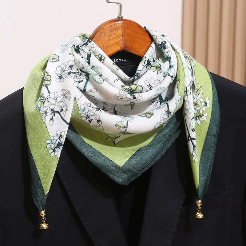 Элегантный треугольный шелковый шарф с магнитной застежкой: идеально подходит для зимы, тепла и универсальный.