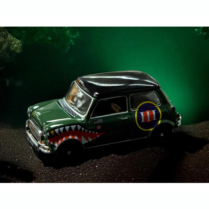 

Крошечный 1:50 Mini Cooper Mk1 Art Car, модель автомобиля из сплава, классический сувенир для взрослых, подарок, статический дисплей