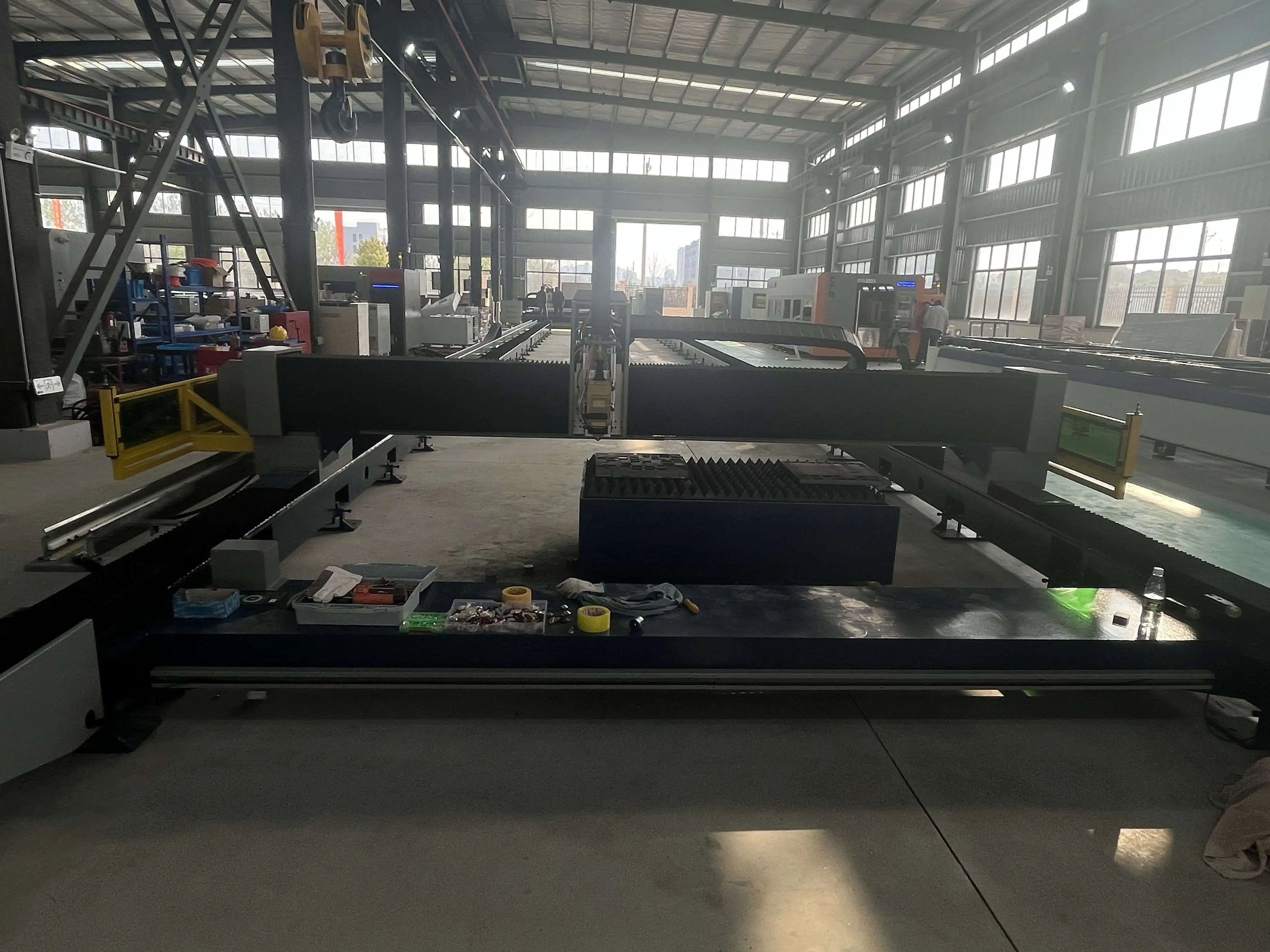 نظام القطع بليزر الألياف موديل 3015 مع مصدر ليزر للتكنولوجيا الألمانية المتقدمة لتصنيع المعادن الدقيقة