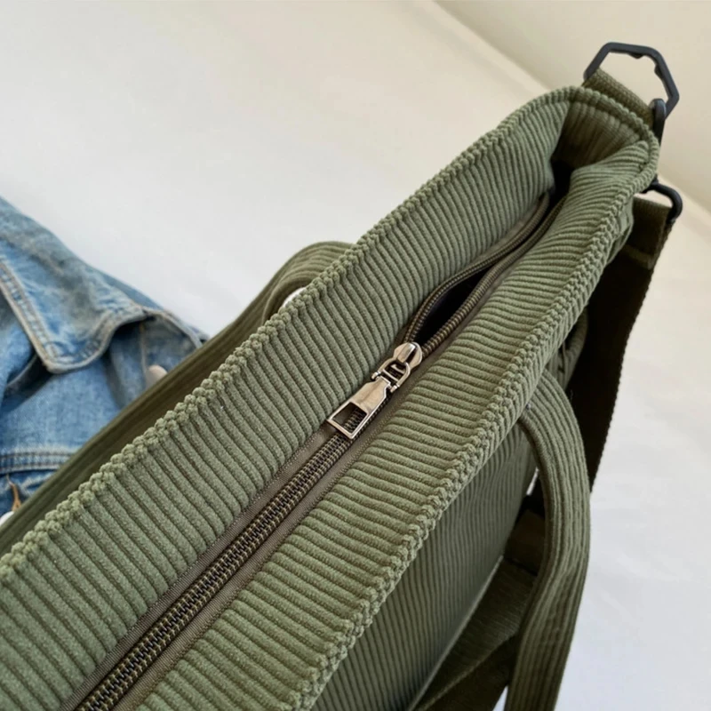 Modische gestreifte Samthandtasche, einfacher Stil, Cord-Umhängetasche, einfarbig, große Kapazität, Pendler-Damen-Einkaufstasche – Detail 23