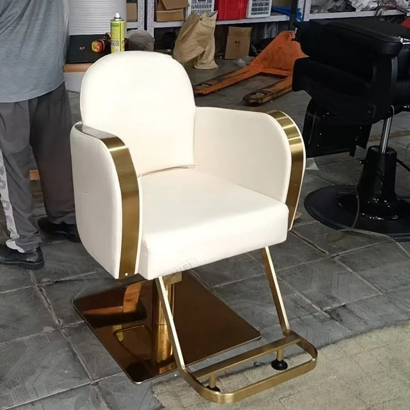 Nuova poltrona speciale per parrucchiere