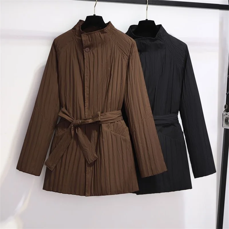 Autunno Inverno La giacca in cotone in vita da donna 2025 Nuova moda allentata pendolarismo vento colore puro tuta sportiva nera femminile
