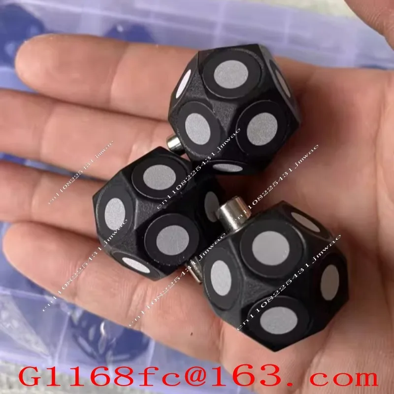 10 Hexagonal Spheres with Magnetic Markings