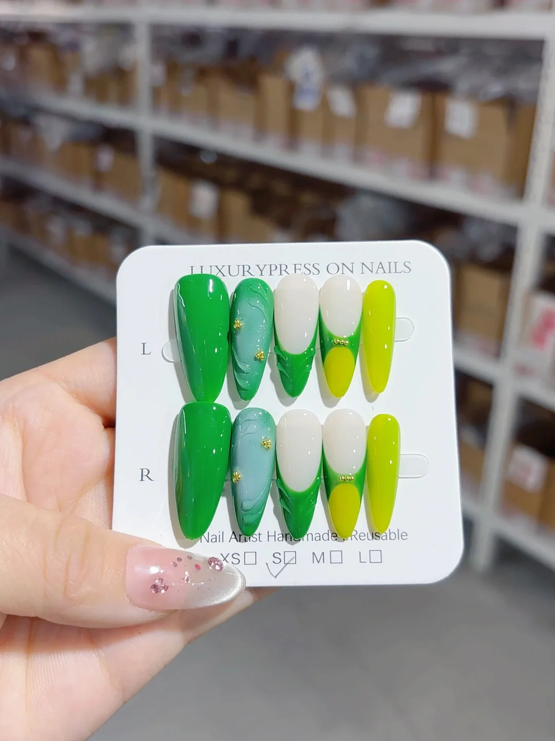 

Green Simple Nail Art Long Oval Fashion Manicure (C375)