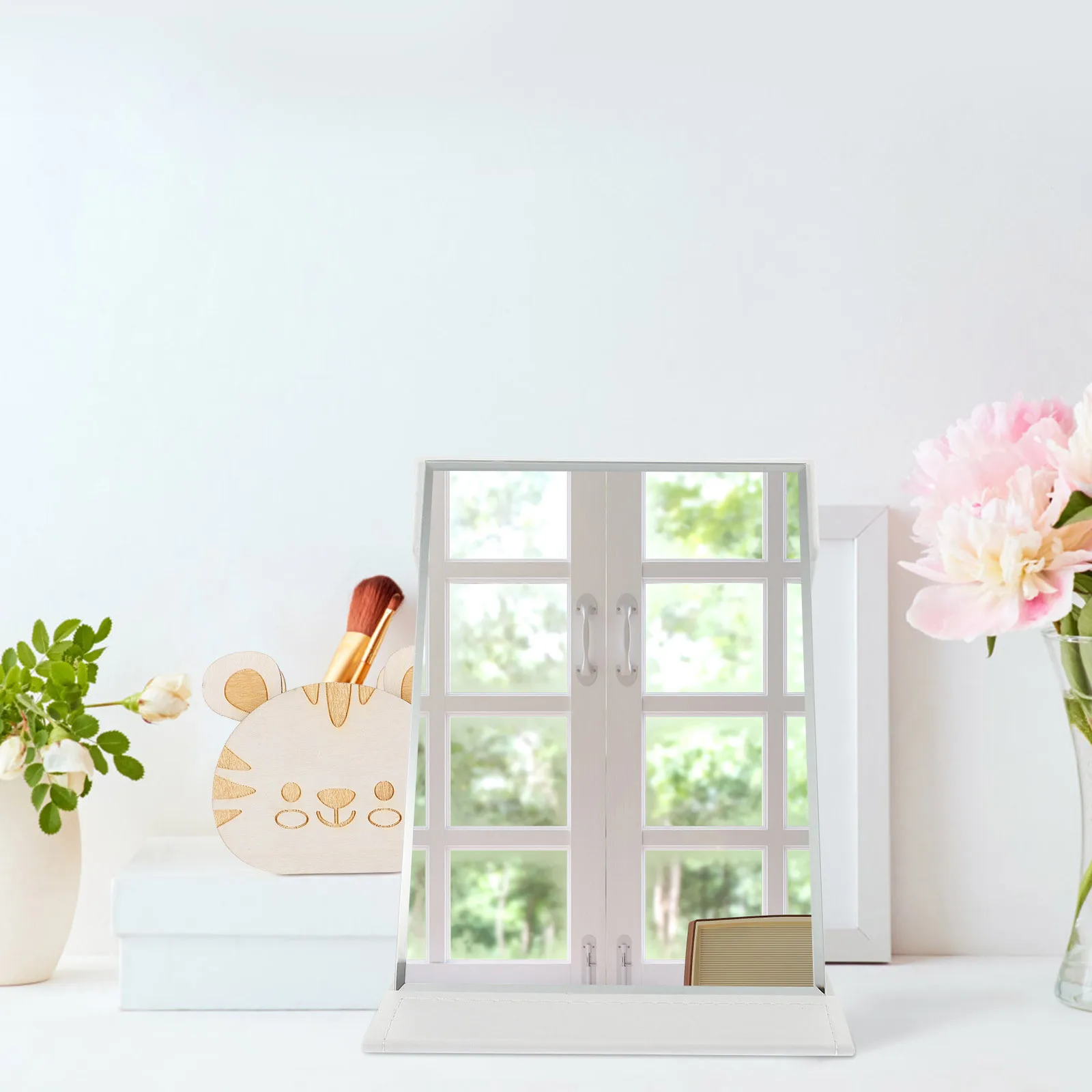 مرآة صغيرة من Alipis للسفر المكتبي، مرآة تجميل محمولة قابلة للطي من الزجاج باللون الأبيض المضاء على سطح الطاولة #4