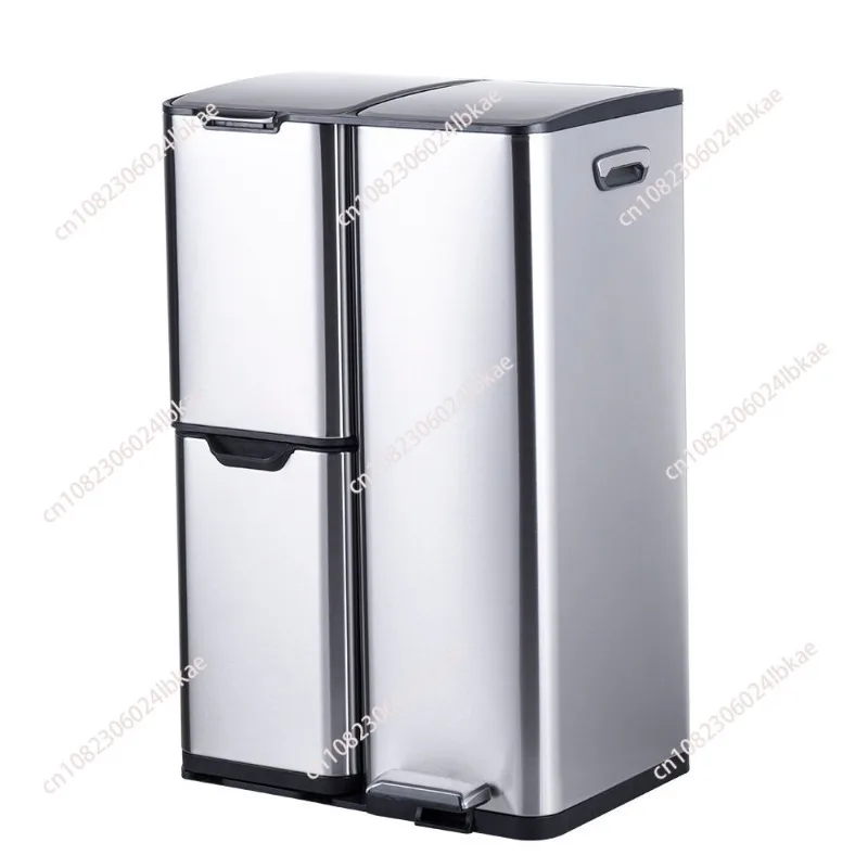 

Трехсекционная прямоугольная мусорная корзина из нержавеющей стали с двойным внутренним ведром для сортировки и плавным закрыванием.