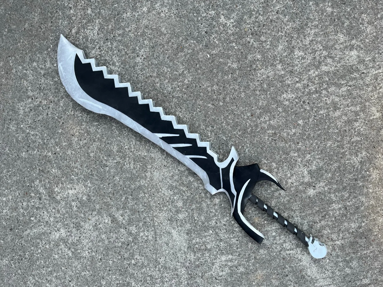 Game BLACK Gold Saw Sword Cosplay Halloween Masquerade Party Role Play Performance Accessory