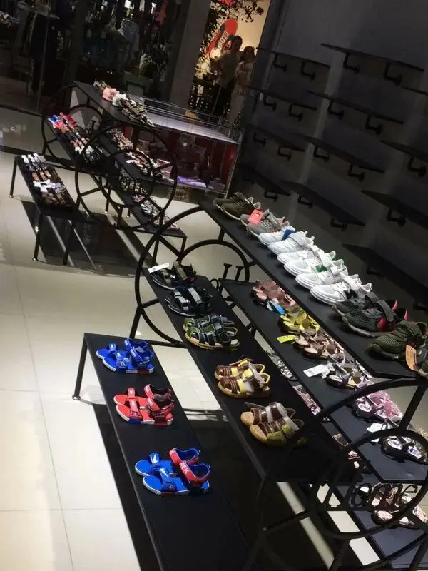 Clothing store display rack Nakajima displayrack Women's clothingrack Clothesrack Water table display table Bagrack Shoerac