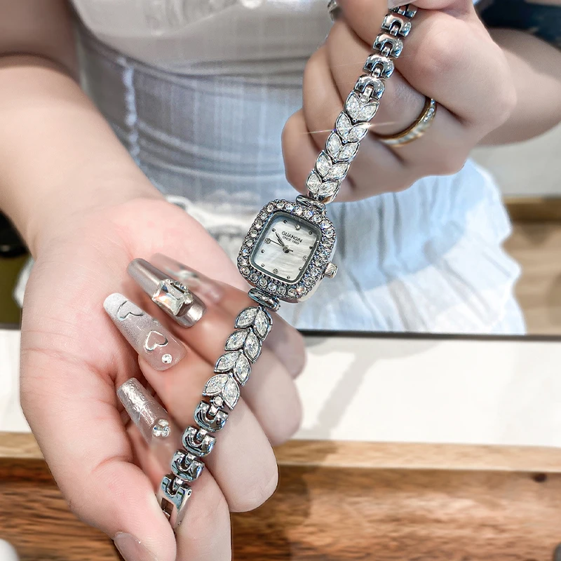 GUANQIN Luxury Lady's Quartz Watch Mother-of-Pearl Dial Fish-Tail Chain Strap Leisure 30M Waterproof Watch for Women for Gifts