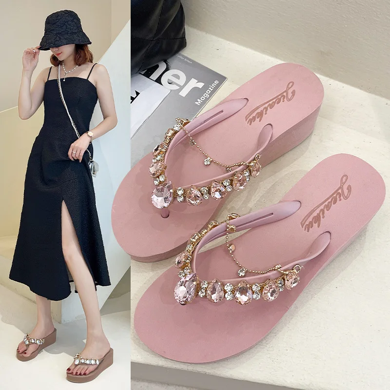 Glitter Flip Flops Slippers Women Summer 2023 Fashion Outdoor Rhinestone Chain Wedge Beach Slippers Jelly Hawaiian Flat Sandals