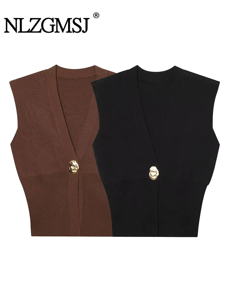 

2025 Summer Vintage Casual Chic Women Tops Solid Golden Buttons V-Neck Sleeveless Short Vest New Fashion Tops