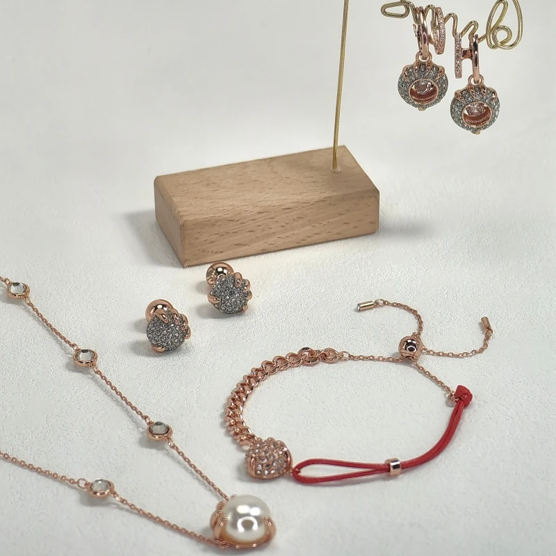 Simple, Stylish, An… - image