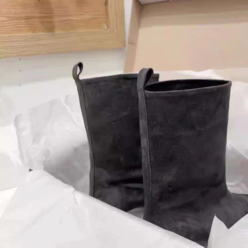 New Retro Versatile Simple Pointed Sleeve Mid-calf Boots Temperament Low-heeled Women's Shoes view 4