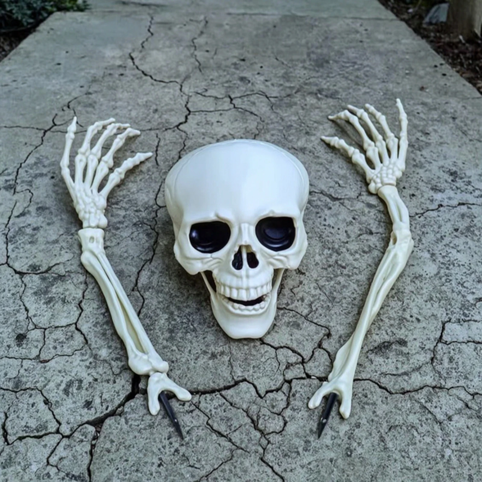 3 Pieces Skull and Skeleton Arms Scary Skeleton Arm Stakes Halloween Lawn Stakes Plastic Easy to Use