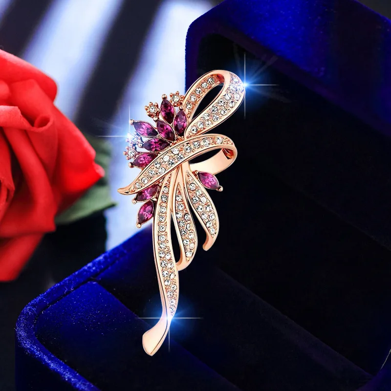 Fashion Crystal Peacock Feather Brooches For Women Scarf Shawl Buckle Rhinestone Brooch Pins Animal Corsage Jewelry Accessories