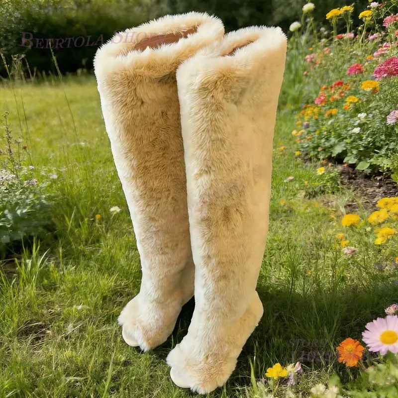 Botas altas hasta el muslo de felpa largas blancas, punta redonda negra abierta, tacones de aguja de plumas marrones, botines con flecos de invierno, zapatos geniales para niña