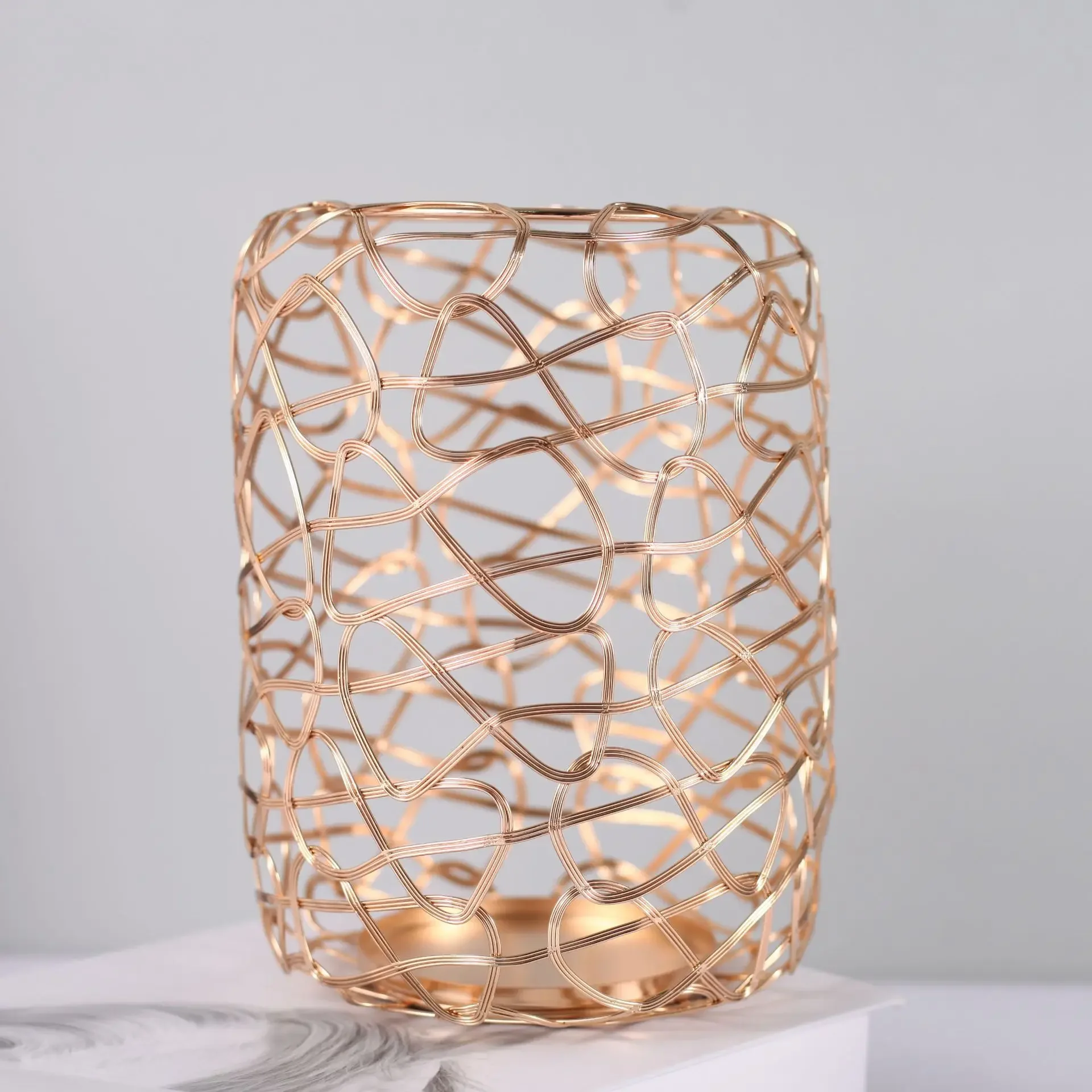 

z New Design Home Decoration Creative Geometric Electroplated Hollow Metal Candle Holder