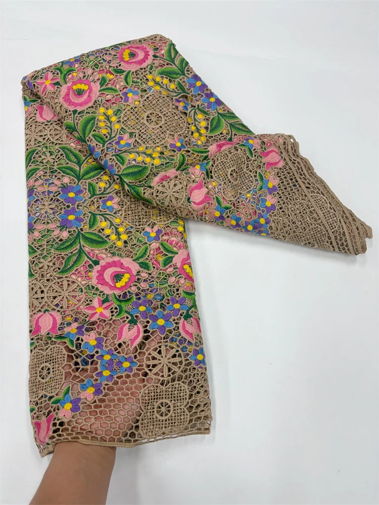 Neuer Stil Nigerianischer Spitzenstoff 2026 Hochwertige Wasserlösliche Bestickte Modische Weiche Spitze 5 Yards – Detail 7