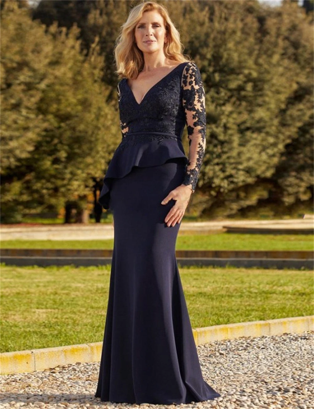 

Exquisite Sheath Mother of the Bride Dresses Wedding Party Dresses V-Neck Long Sleeves Floor-Length Stretch Crepe with Appliques