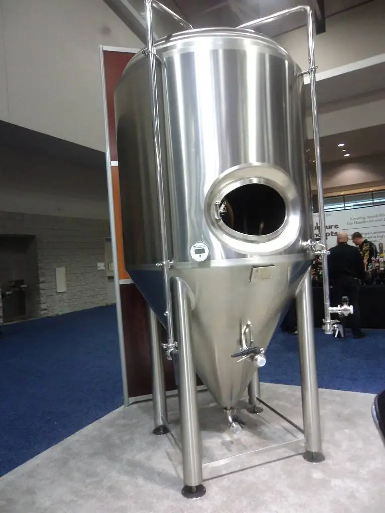 Factory Price Stainless Steel Jacketed Beer Fermentation Tank 500L 800L 1000L 2000L 3000L 5000L 10000L Beer Brewing Equipment