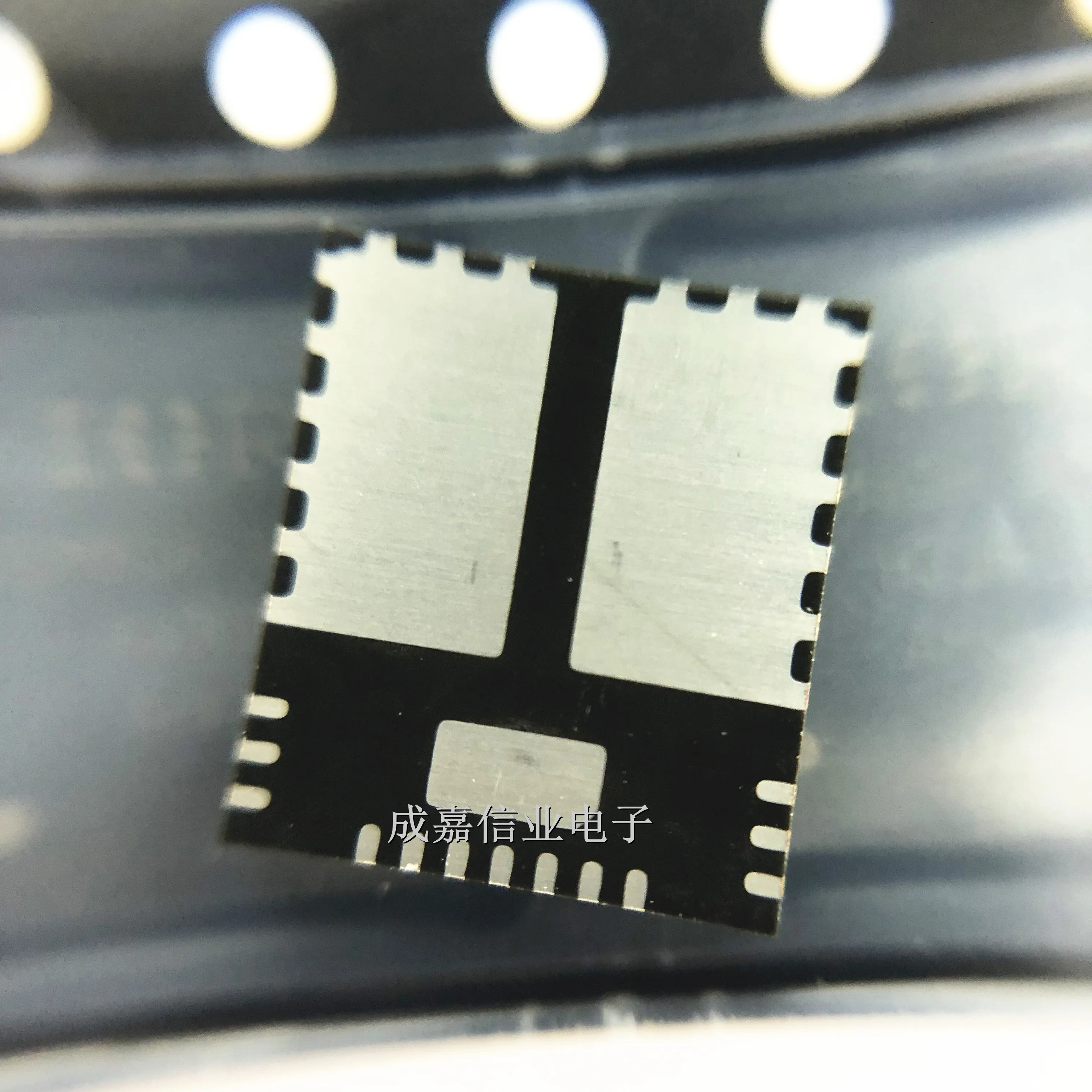 10pcs/Lot IRSM808-105MH PQFN-32 Intelligent Power Modules - IPMs Operating Temperature:- 40 C-+ 150 C
