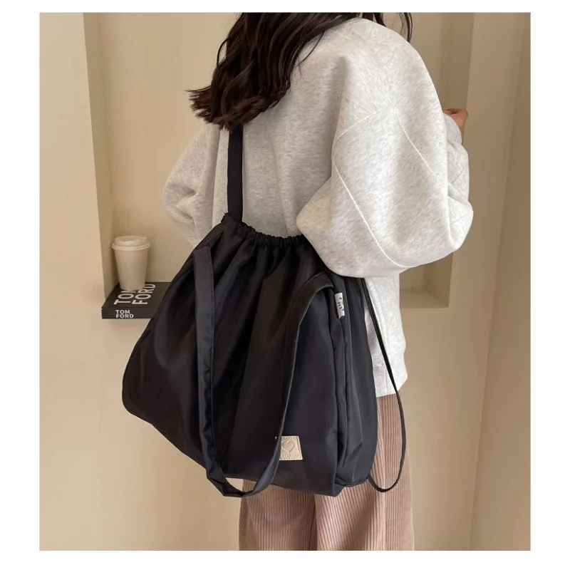 Fallow Drawstring Female New Style Large Capacity Gym Bag for Daily Commute Simple Tide Tote Bag Stylish Shoulder Bag