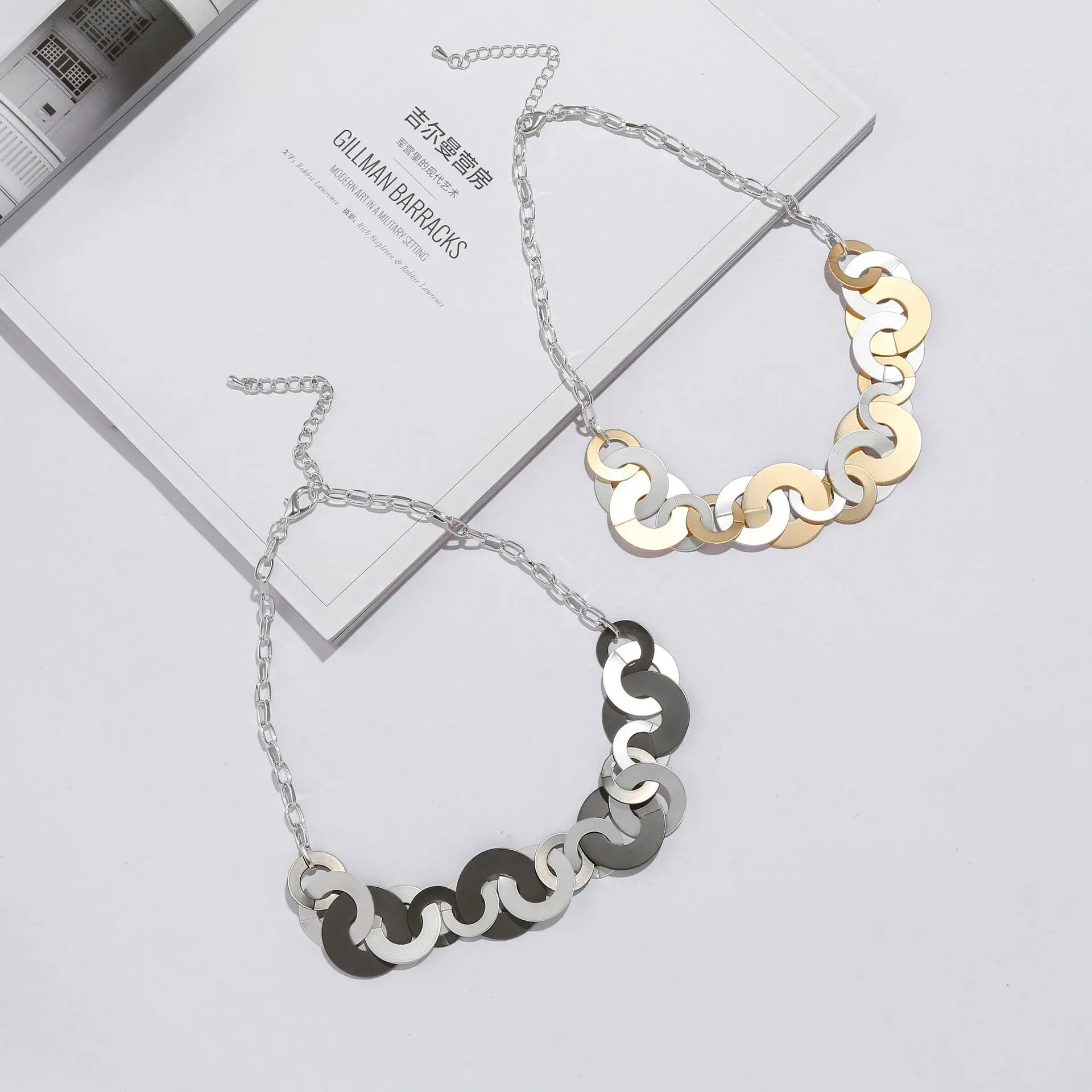 specializes in foreign trade , fashion and high-end sense, European and American ins style collarbo