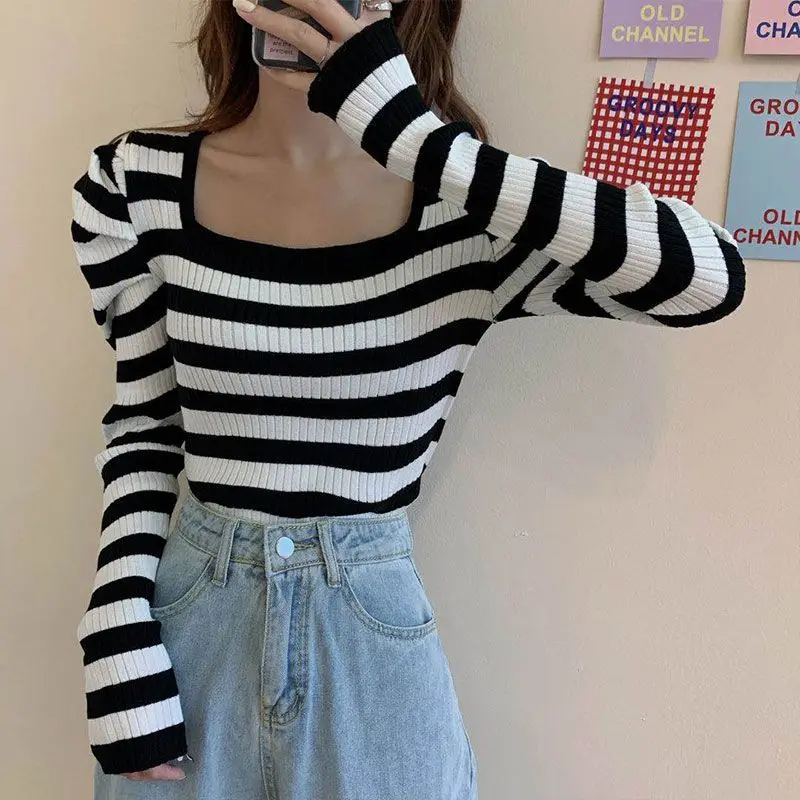 

Long sleeved pullover 2025 women's new autumn slim fit bubble sleeve short versatile commuting fashion knit shirt