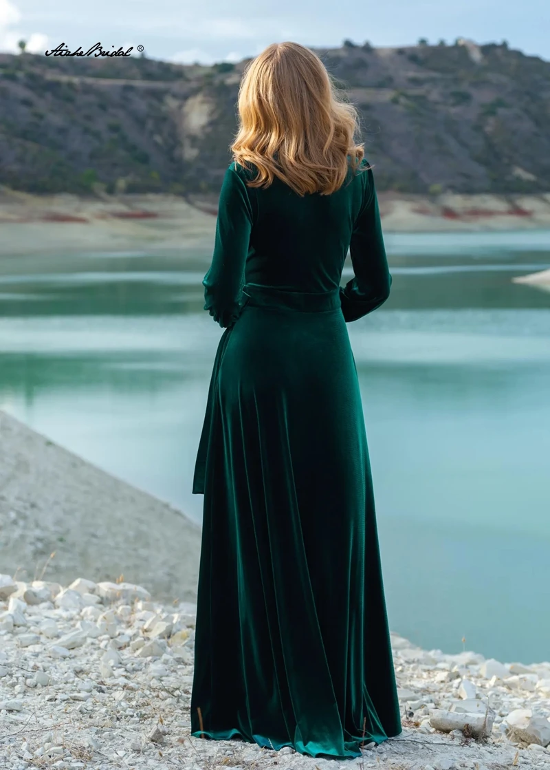 ชุดราตรีกำมะหยี่สีเขียวมรกต แขนยาว ชุดราตรีสำหรับงานปาร์ตี้วันหยุด งานแต่งงานในฤดูหนาว โอกาสพิเศษ