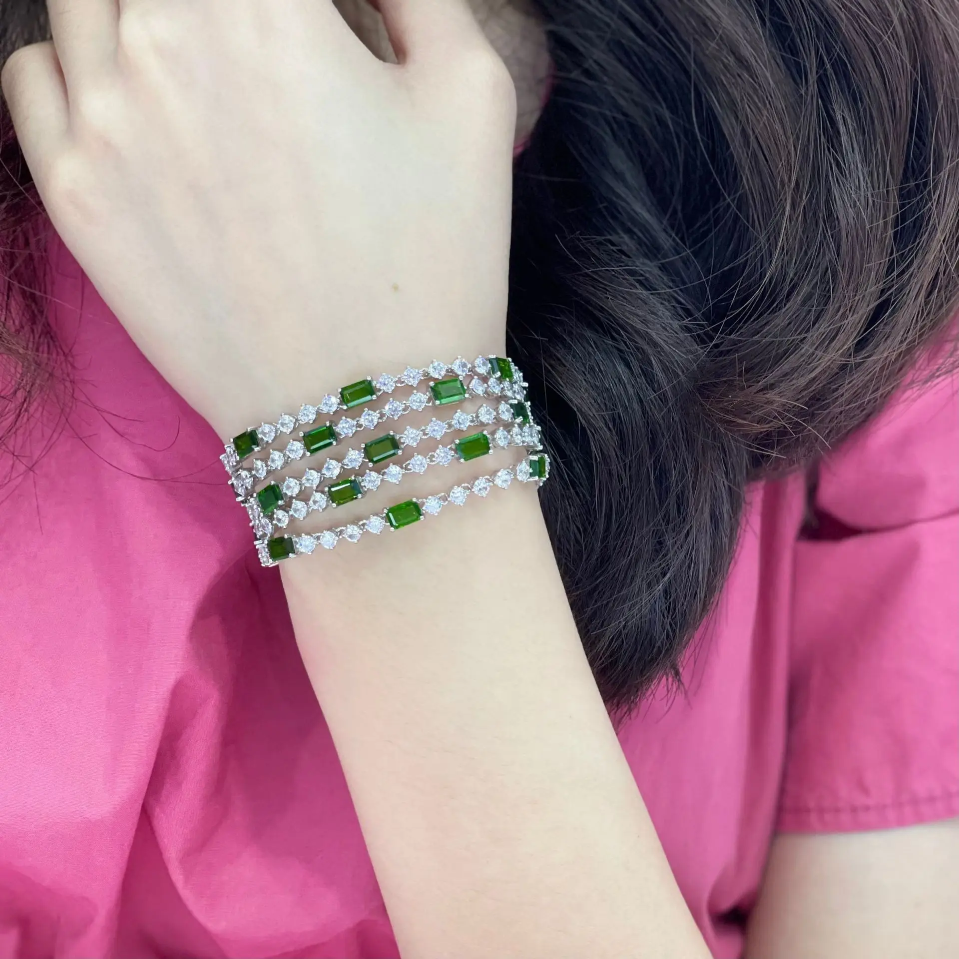 

Многослойный широкий браслет из натурального диопсида, серебро S925, белое золото, зеленый драгоценный камень