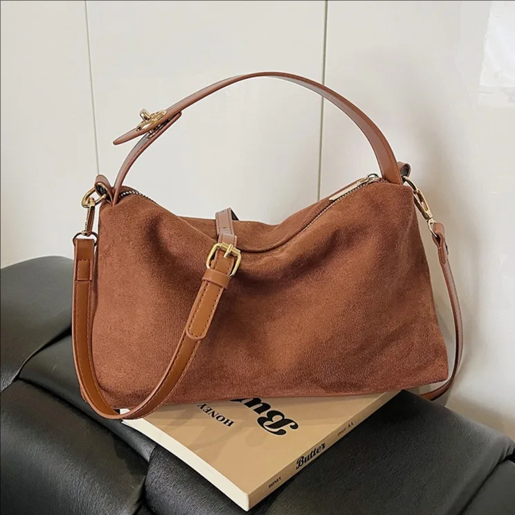 

Роскошная зимняя сумка через плечо 2025 года, текстурированная женская сумка через плечо, шикарная сумка Day to Night, минималистичная сумка на ремне, универсальный топ