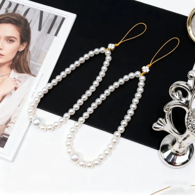 Ins-inspired Fresh Mobile Phone Strap - Short Pearl Heart Four-Leaf Clover Wristlet Bag Accessory for Versatile and Durable Use