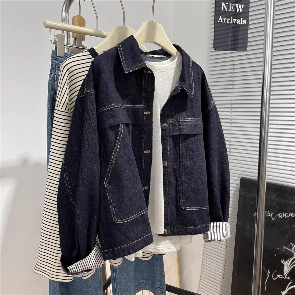 

Vintage-Style Short Denim Jacket Large Pockets For Women, Early Autumn With Striped Contrasting Color Design On The Cuffs,