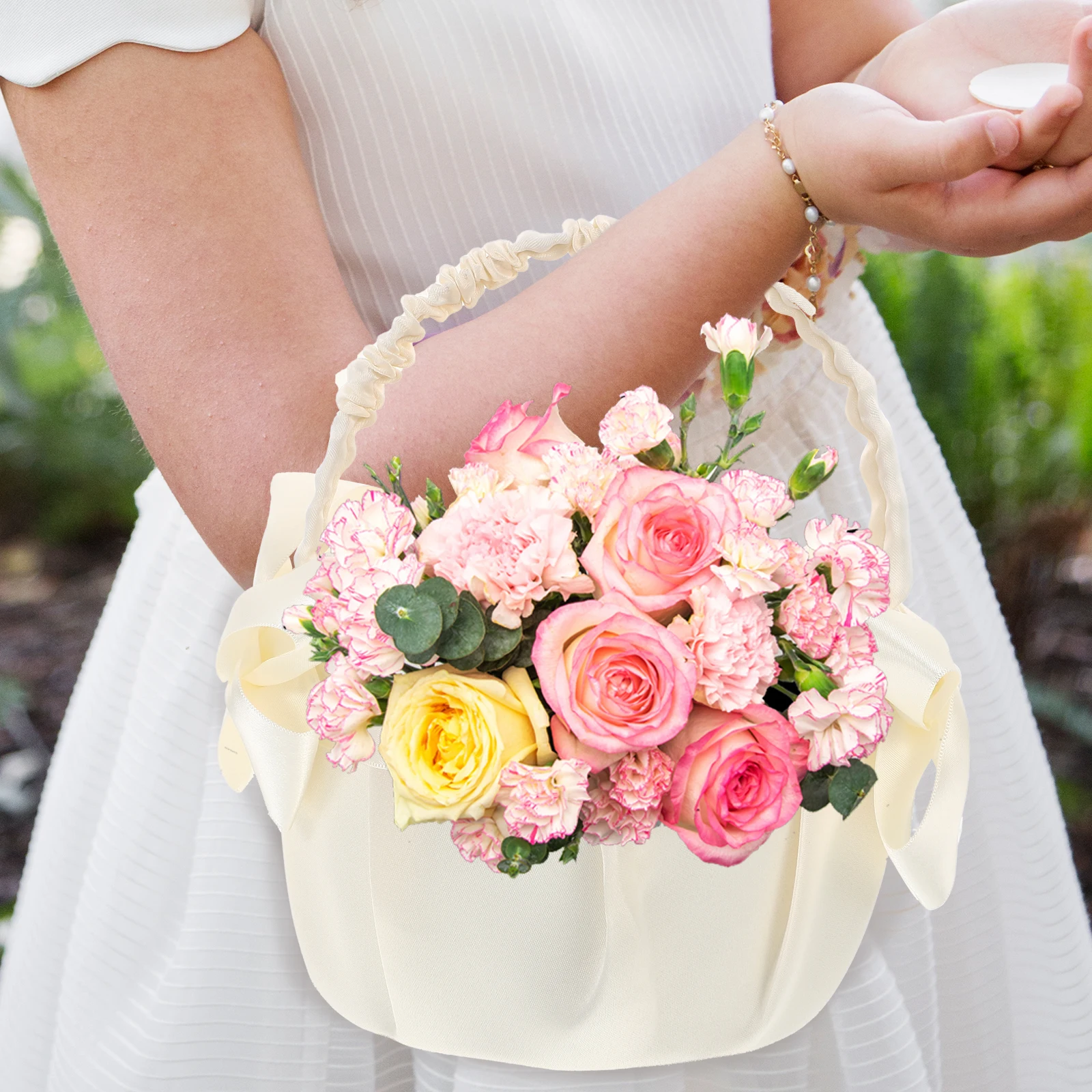 

Lace Flower Party Supplies Bowknot Petal Storage Lightweight Portable Baskets For Flower Wedding Anniversary