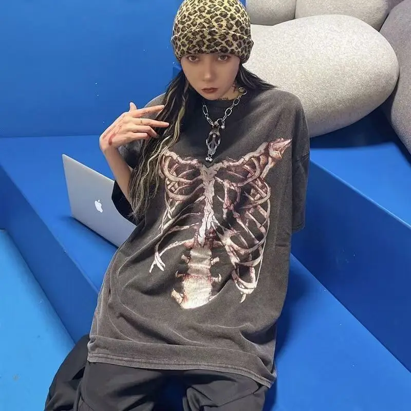 Amerikanischen Streetwear Trend Vintage Knochen Flügel Gedruckt Grafik T-shirt Männer Frauen Sommer Lose Anliegende Paar Casual Kurzen Ärmeln