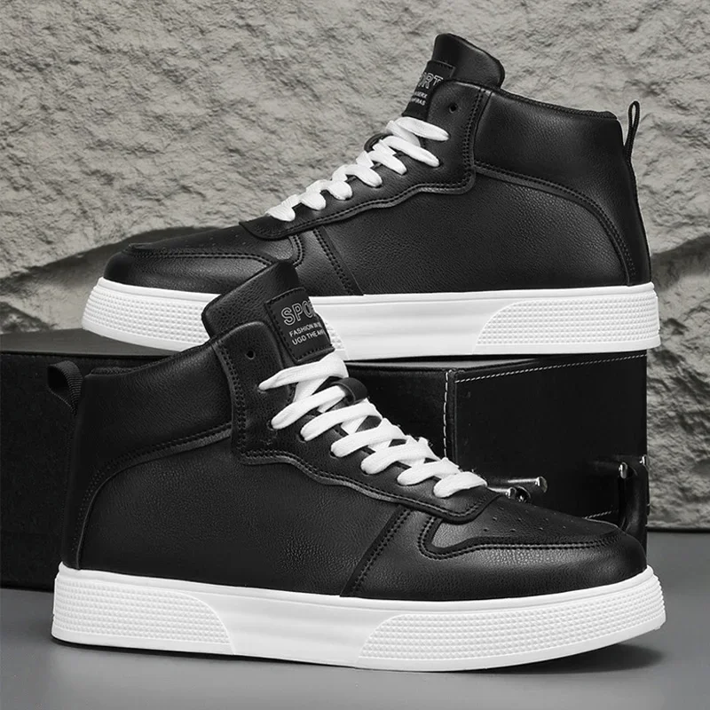 

2026 Skateboarding Shoes Men Flat Comfortable Leather Casual Vulcanized Shoes Trendy Classic Breathable White Sneakers Man Plus