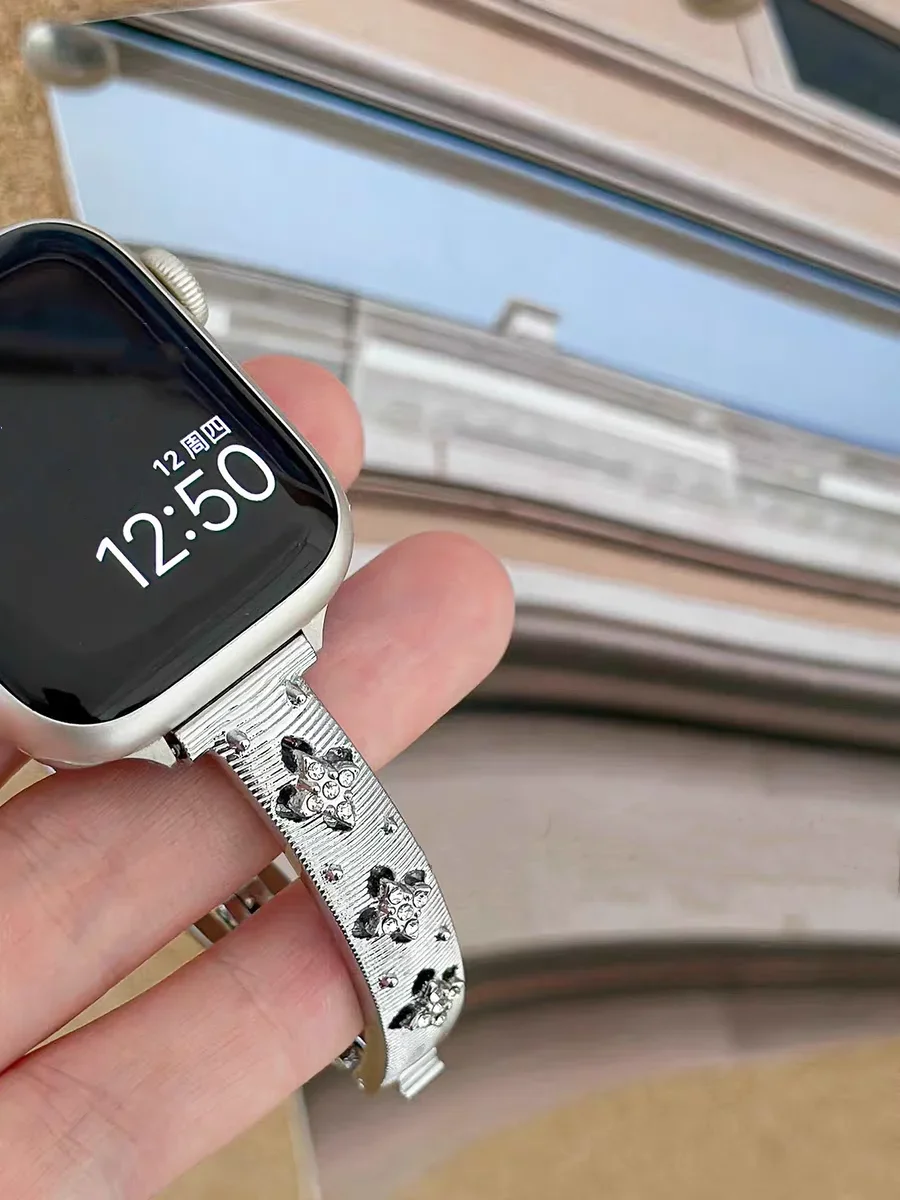 สี่ใบดอกไม้เพชรสร้อยข้อมือโลหะสําหรับ Apple Watch Band 40/44 41/45 10S 42/46mm Slim Elegant ผู้หญิงสําหรับ Iwatch 49Ultra