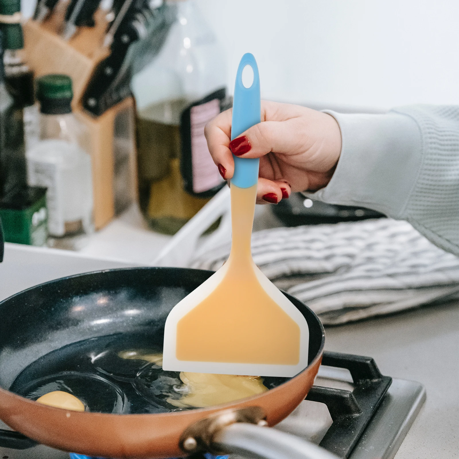 

1 Pcs Comfortable Grip Non-Stick Cooking Spatula Heat Resistant Kitchen Utensil