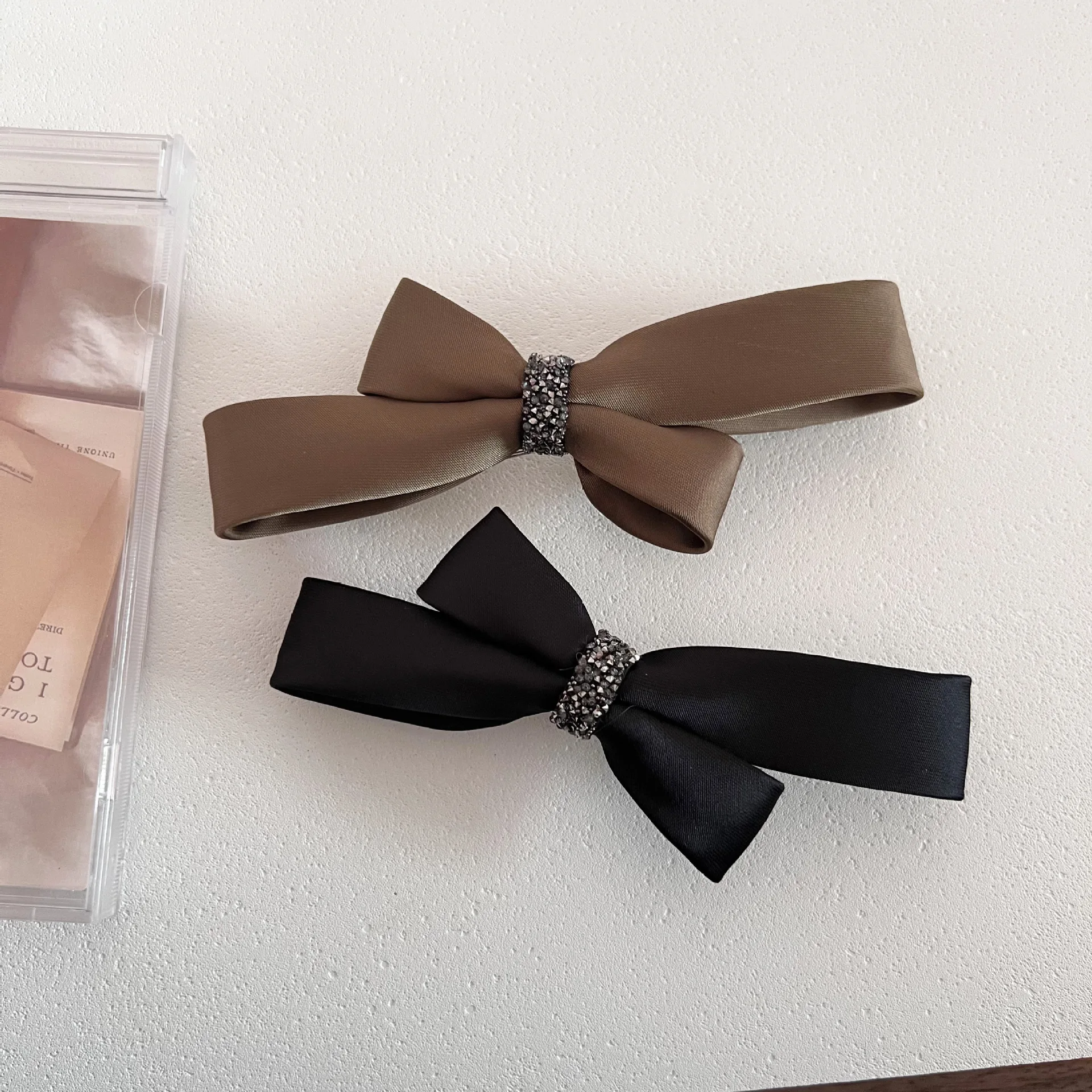 

Блестящие заколки для волос с стразами для женщин, модные черные атласные банты-заколки, элегантные держатели для хвоста, аксессуары для волос