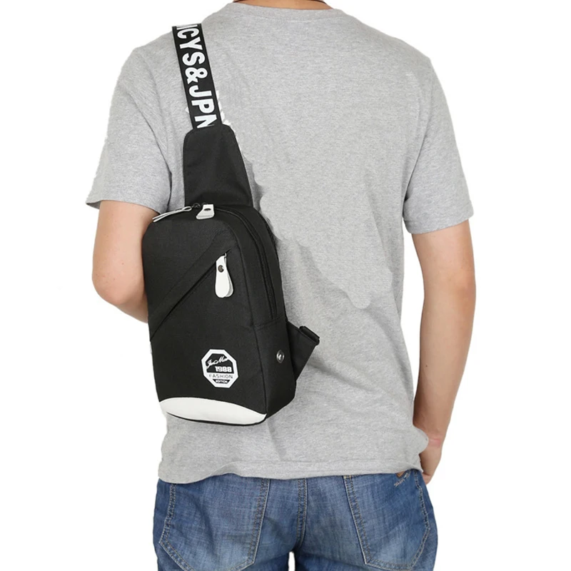 

The neutral color shoulder bag for men and women has a slanted fabric cover, making it suitable for outings and travels.