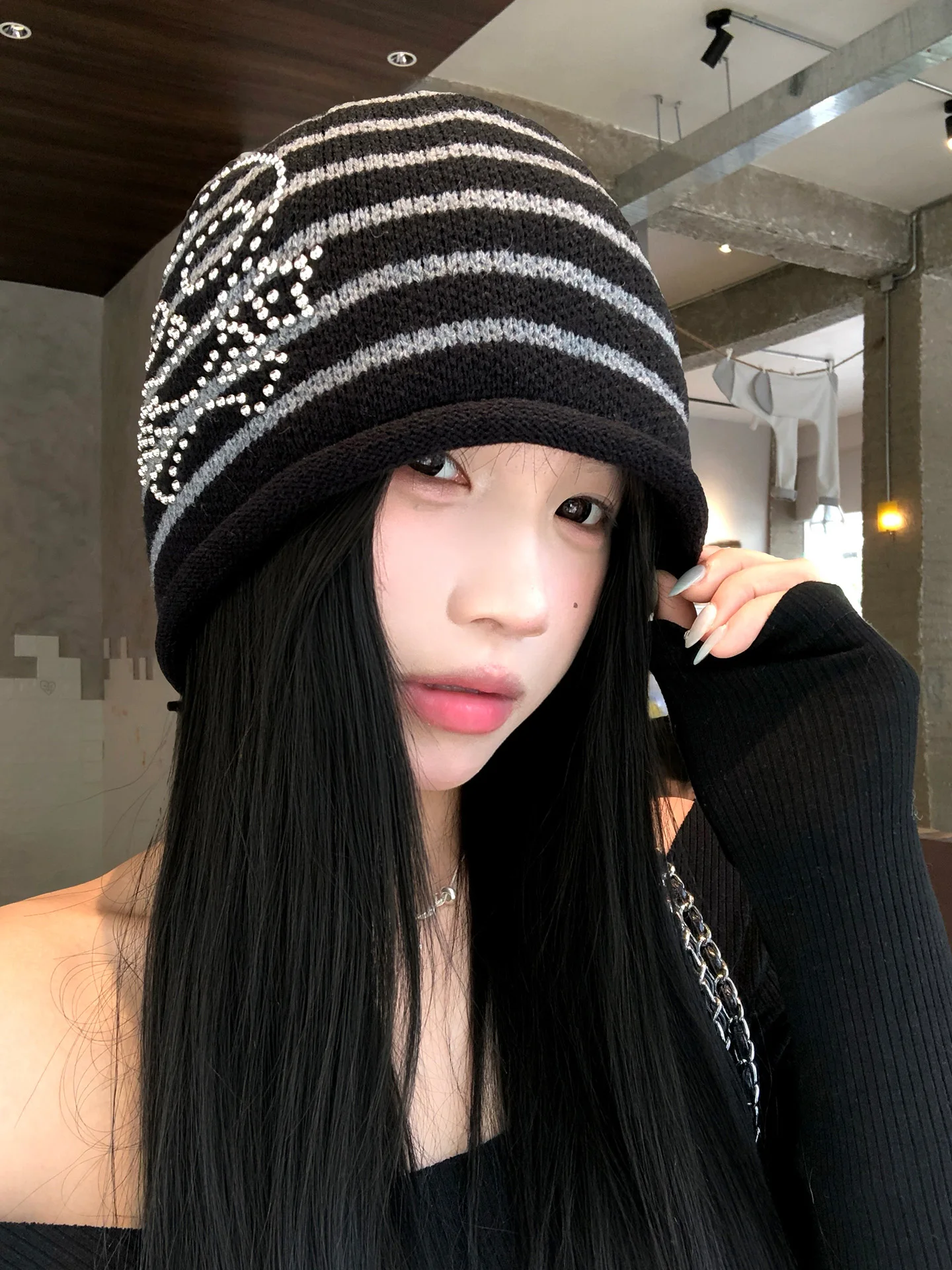 Retro Striped Glue Diamond  Knitted Beanie Women's Autumn New Small Design Sense Face Slimming Overhead Hats