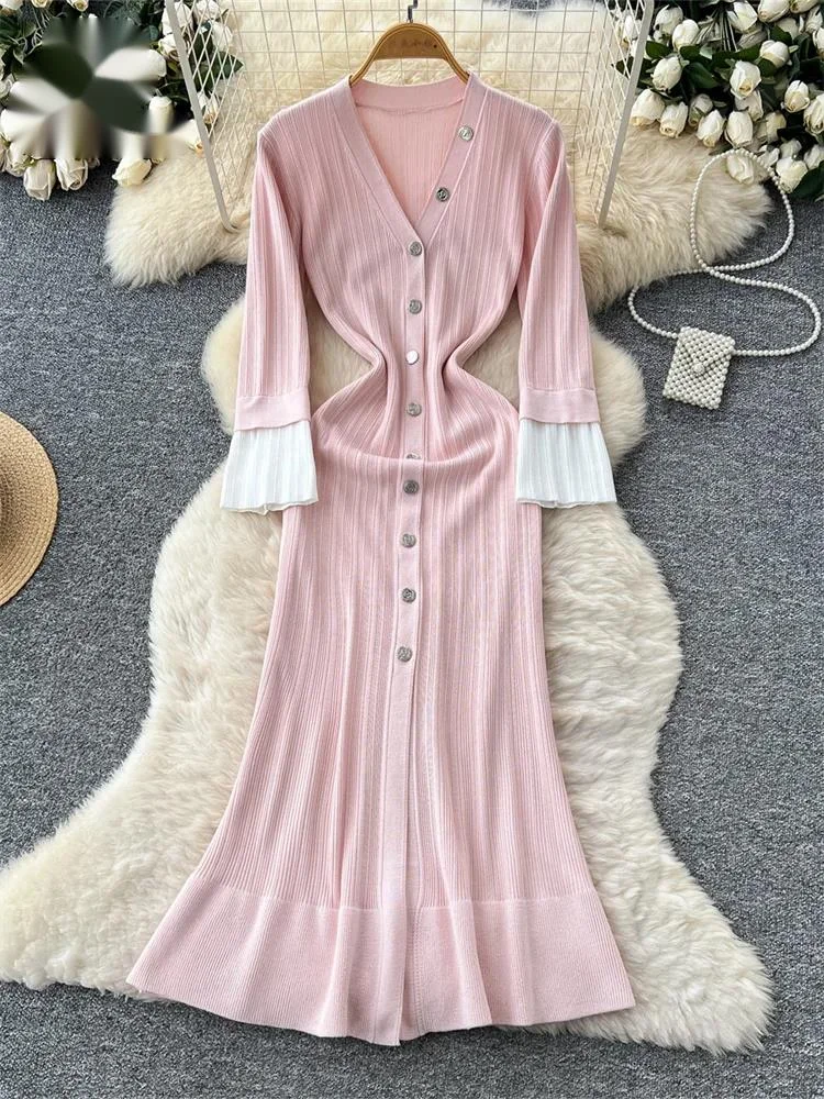 

Осеннее вязаное платье-свитер женское с V-образным вырезом, в стиле пэчворк, с длинными рукавами, на пуговицах, в стиле французского ретро, приталенное