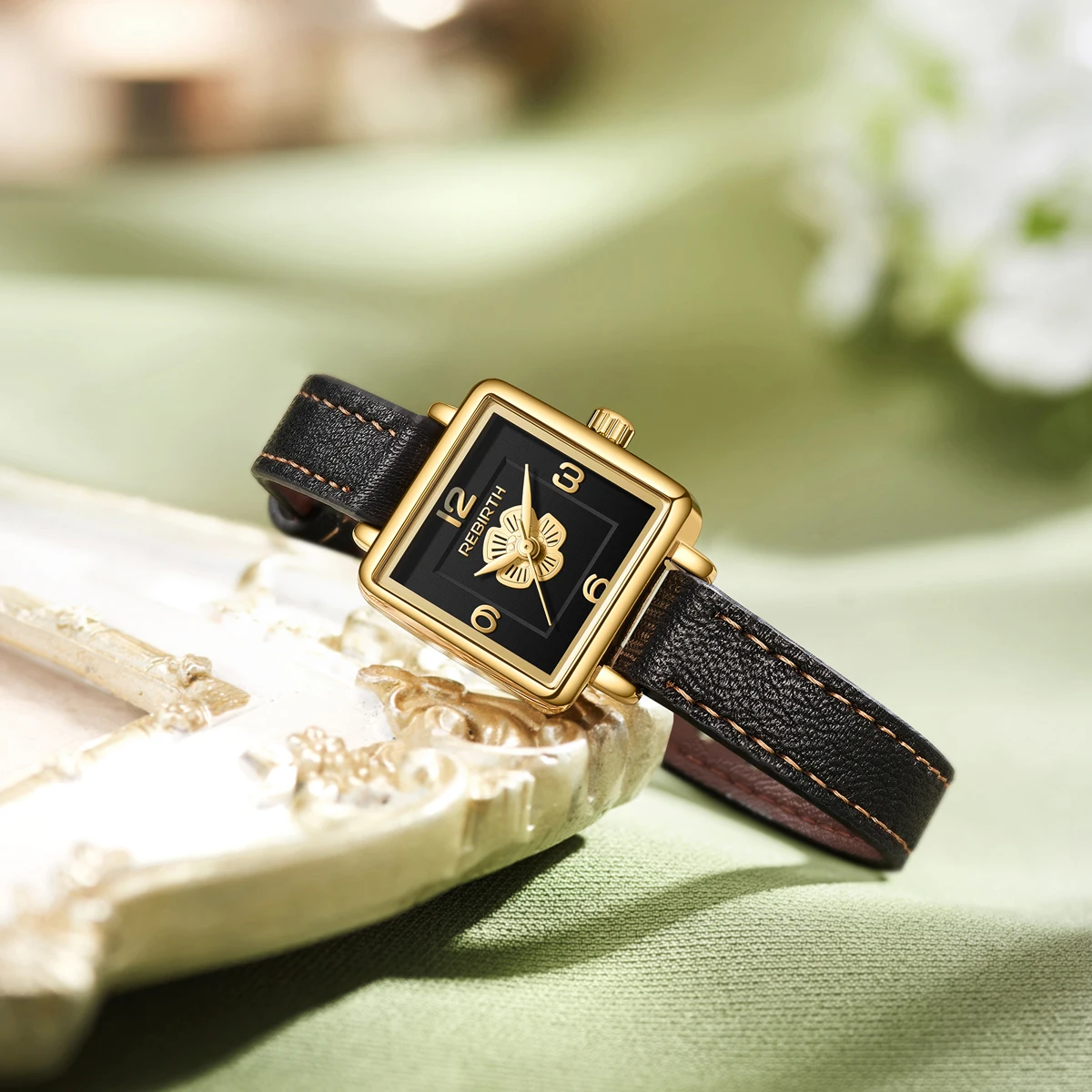 Fashionable Floral Surface Casual Leather Strap Quartz Watch