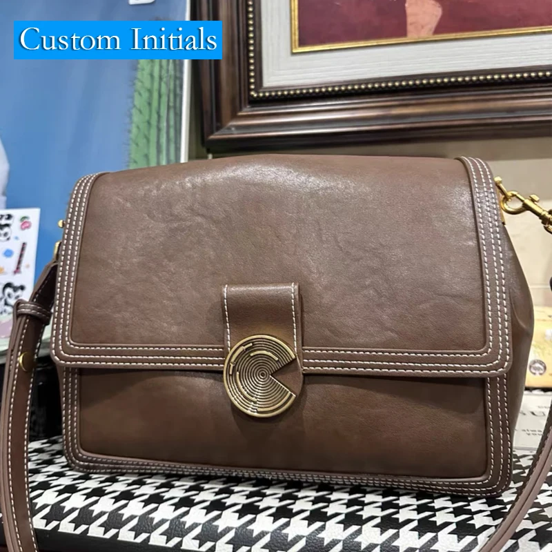 

Сумка-коробка с инициалами на заказ для женщин, роскошная дизайнерская сумка-кошелек 2025 года, новинка из искусственной кожи, искусственная коровья кожа, расшитая блестками, подмышками на плечо