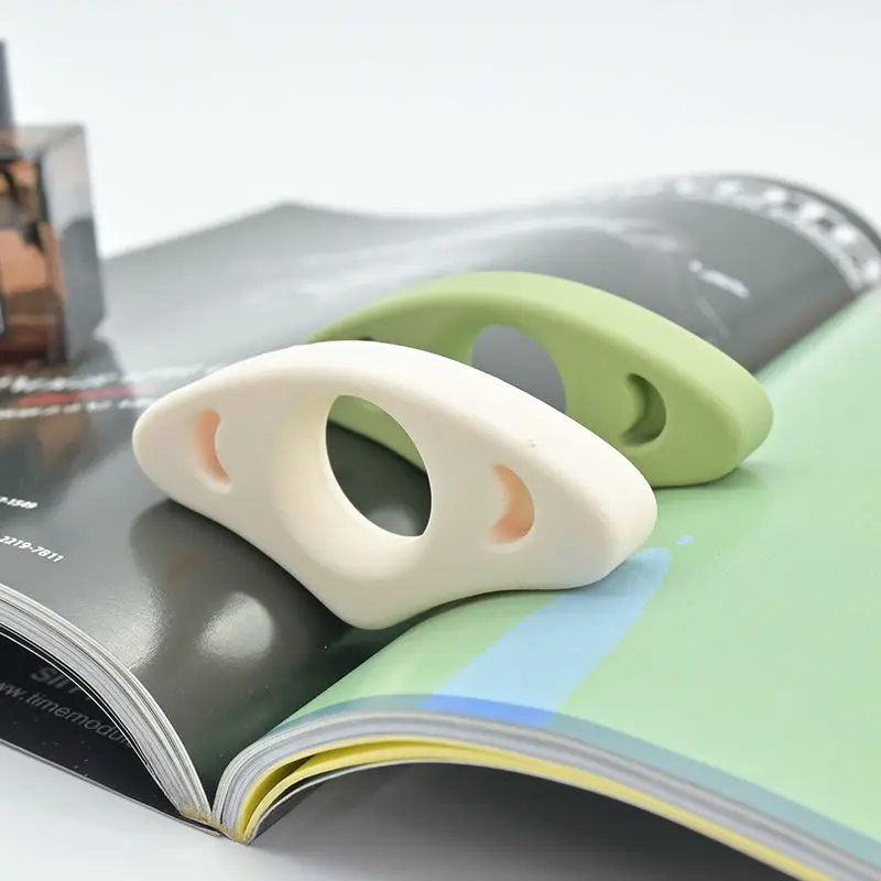 

Silicone Thumb Book Holder Flexible Reading Accessory for Books Magazines Durable Daily Book Finger Page Holder Office Supplies